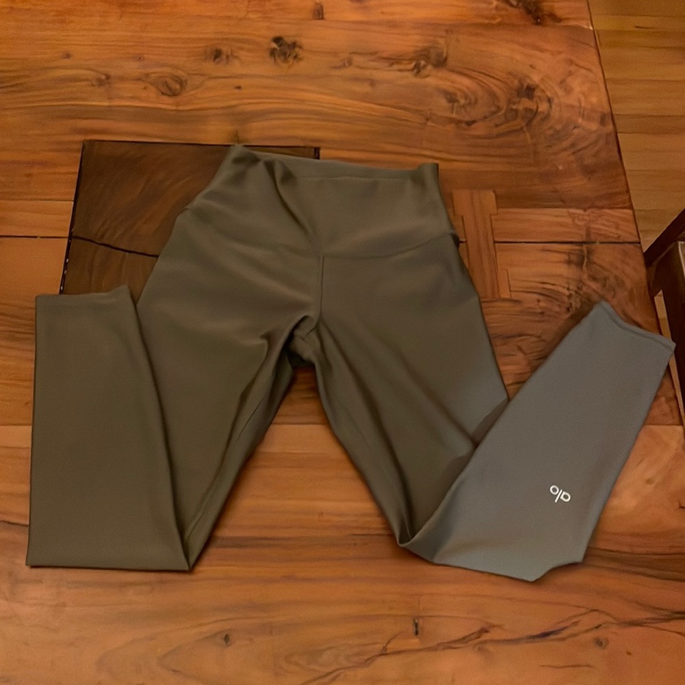 Alo Airlift 7/8 pant. Size Small. Excellent condition
